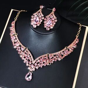 New  Jewelry Set Teardrop Necklace & Earrings.